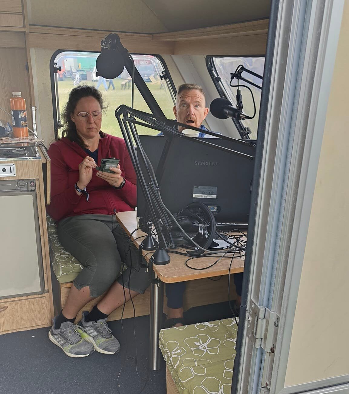 Backstage Support i Aktion, smaler trådene ved Live radioudsendelse